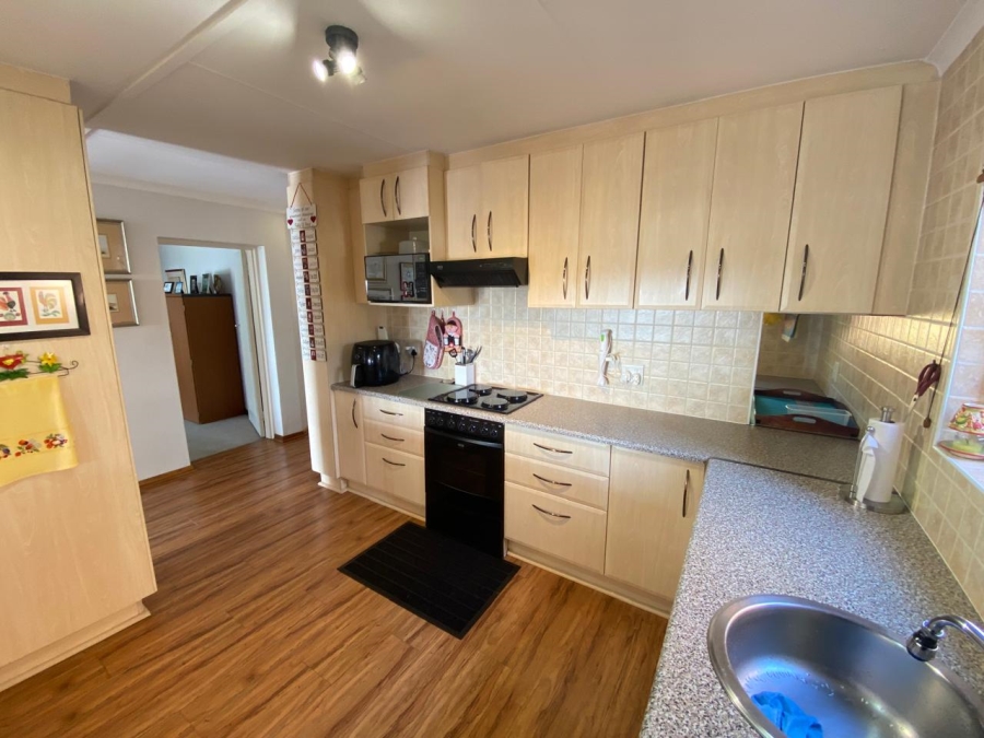 To Let 3 Bedroom Property for Rent in Garsfontein Gauteng