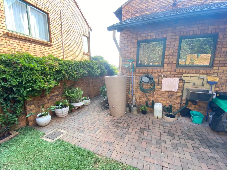 To Let 3 Bedroom Property for Rent in Garsfontein Gauteng
