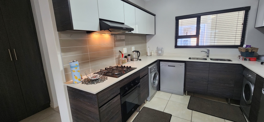 To Let 2 Bedroom Property for Rent in Greenstone Hill Gauteng