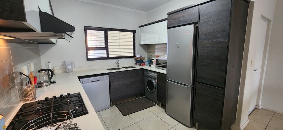 To Let 2 Bedroom Property for Rent in Greenstone Hill Gauteng