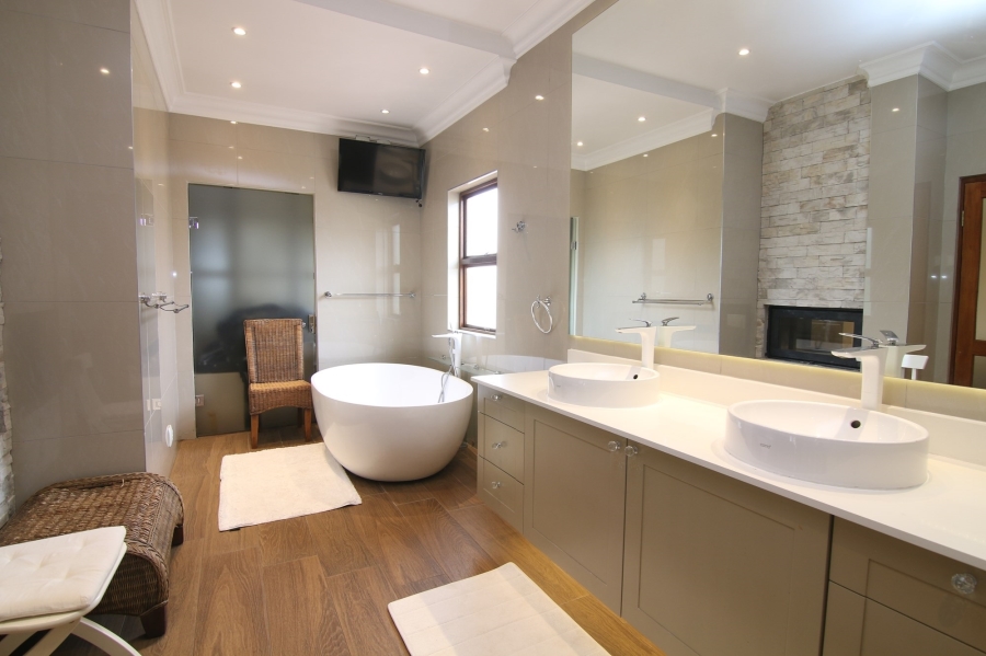 To Let 4 Bedroom Property for Rent in Dainfern Golf Estate Gauteng