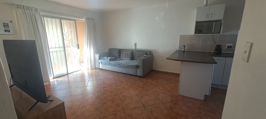 To Let 2 Bedroom Property for Rent in Helikonpark Gauteng
