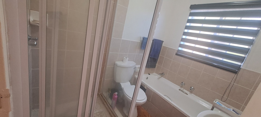 To Let 2 Bedroom Property for Rent in Helikonpark Gauteng