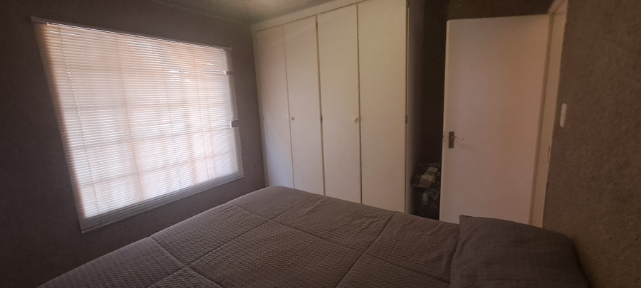 To Let 2 Bedroom Property for Rent in Helikonpark Gauteng
