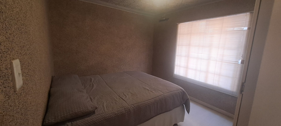 To Let 2 Bedroom Property for Rent in Helikonpark Gauteng