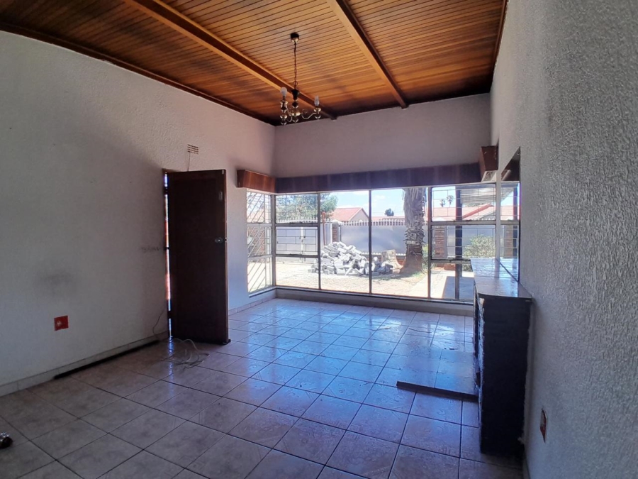 To Let 6 Bedroom Property for Rent in Roodekop Gauteng