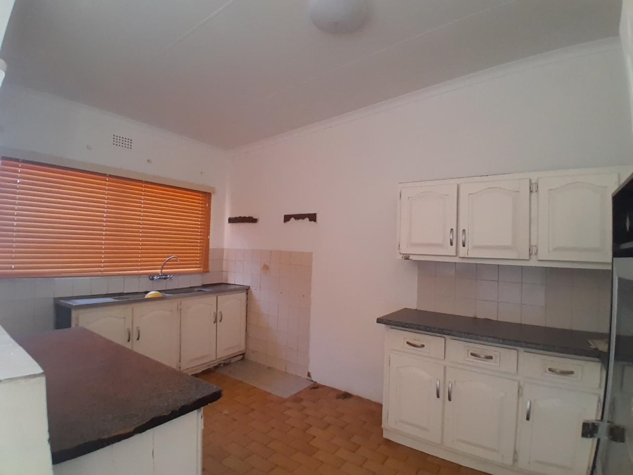 To Let 6 Bedroom Property for Rent in Roodekop Gauteng