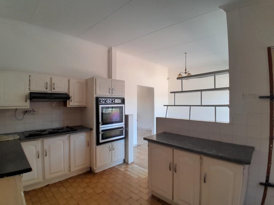 To Let 6 Bedroom Property for Rent in Roodekop Gauteng