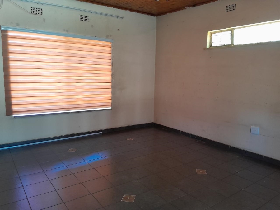 To Let 6 Bedroom Property for Rent in Roodekop Gauteng