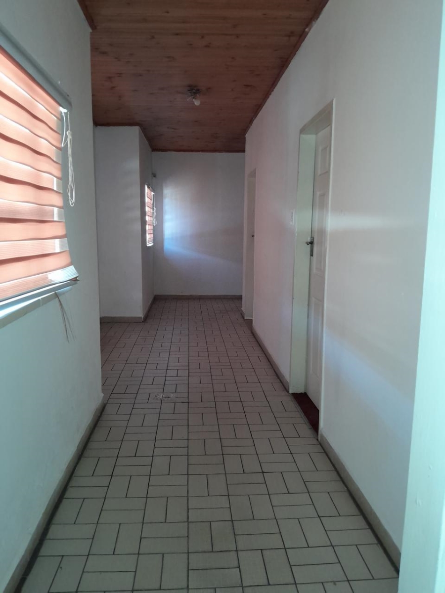 To Let 6 Bedroom Property for Rent in Roodekop Gauteng