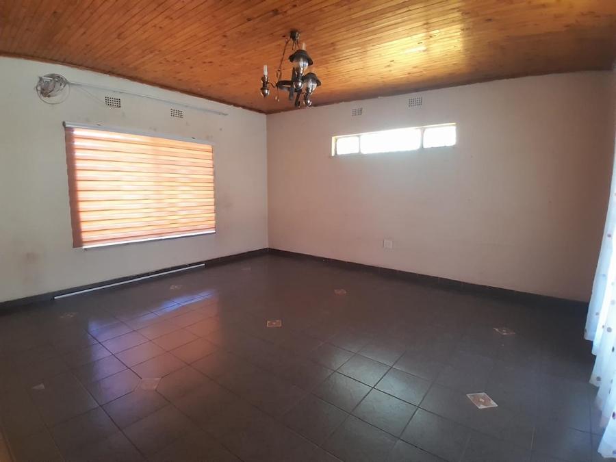 To Let 6 Bedroom Property for Rent in Roodekop Gauteng