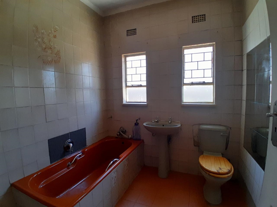 To Let 6 Bedroom Property for Rent in Roodekop Gauteng