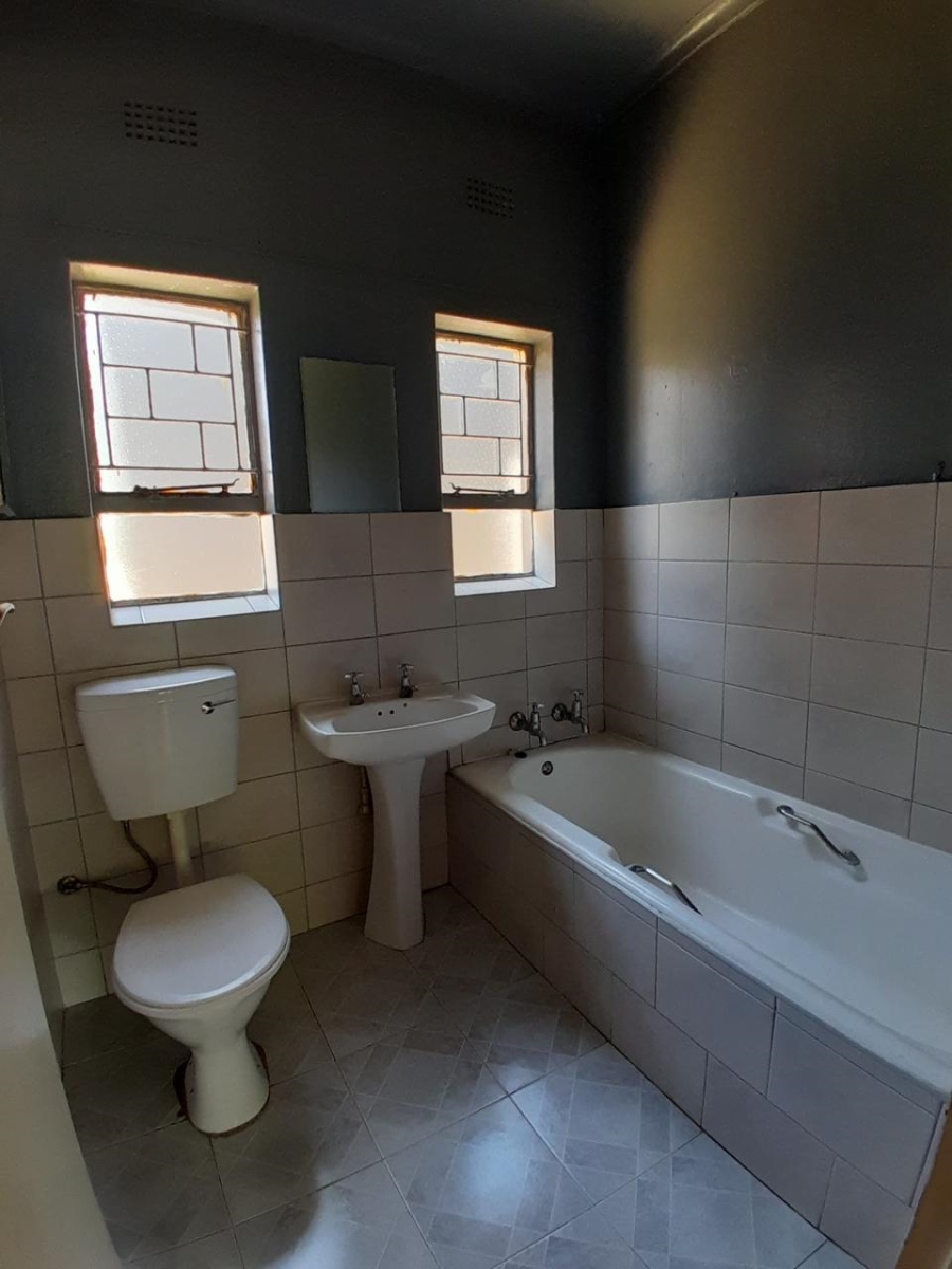 To Let 6 Bedroom Property for Rent in Roodekop Gauteng