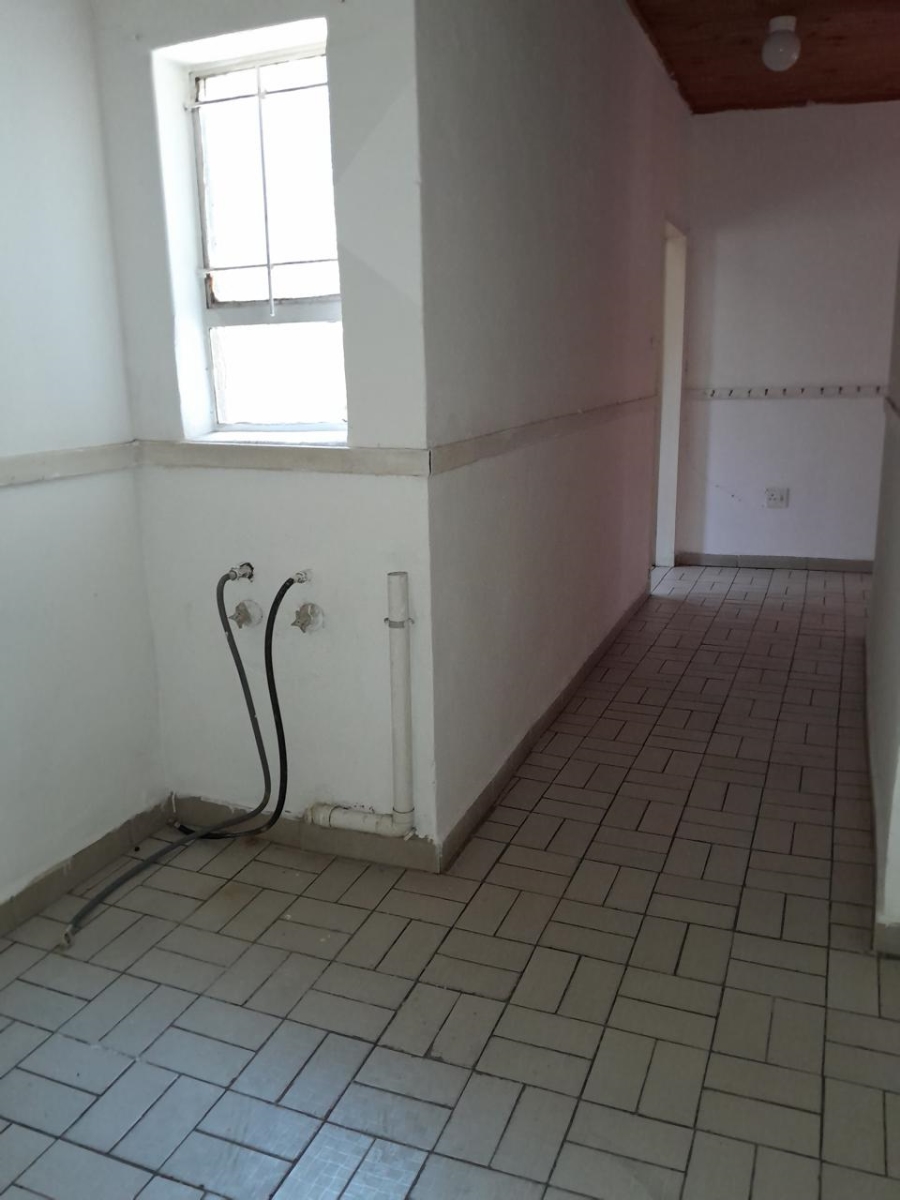 To Let 6 Bedroom Property for Rent in Roodekop Gauteng