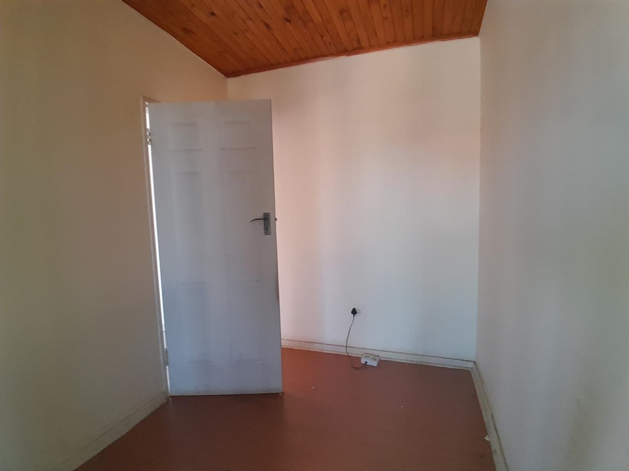 To Let 6 Bedroom Property for Rent in Roodekop Gauteng