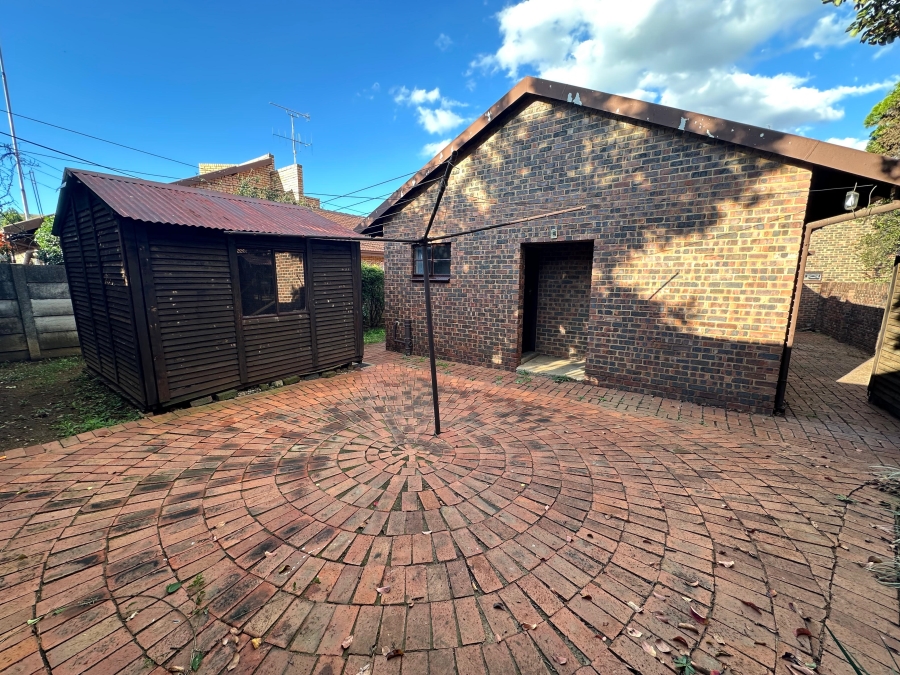 To Let 3 Bedroom Property for Rent in Waverley Gauteng