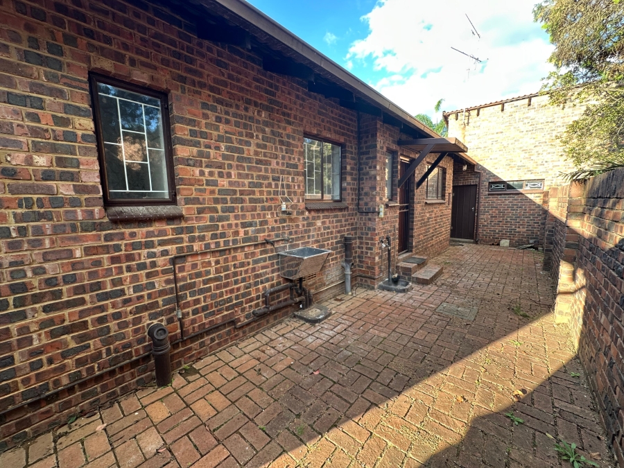 To Let 3 Bedroom Property for Rent in Waverley Gauteng