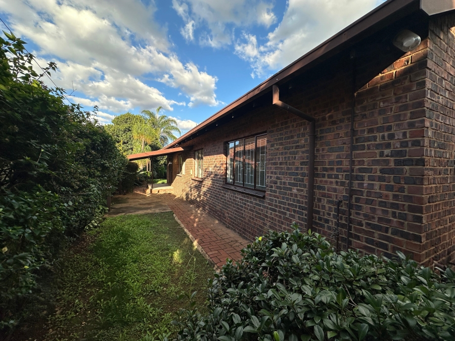 To Let 3 Bedroom Property for Rent in Waverley Gauteng