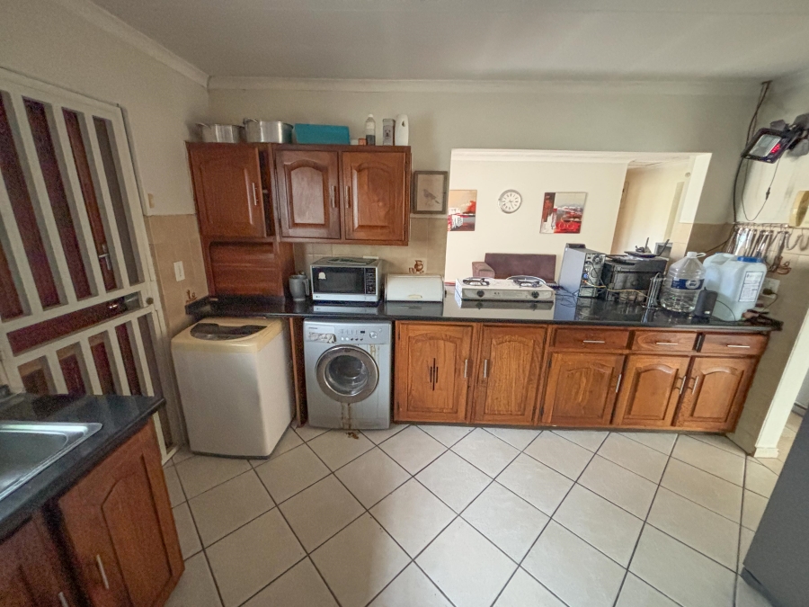4 Bedroom Property for Sale in Glen Austin Gauteng