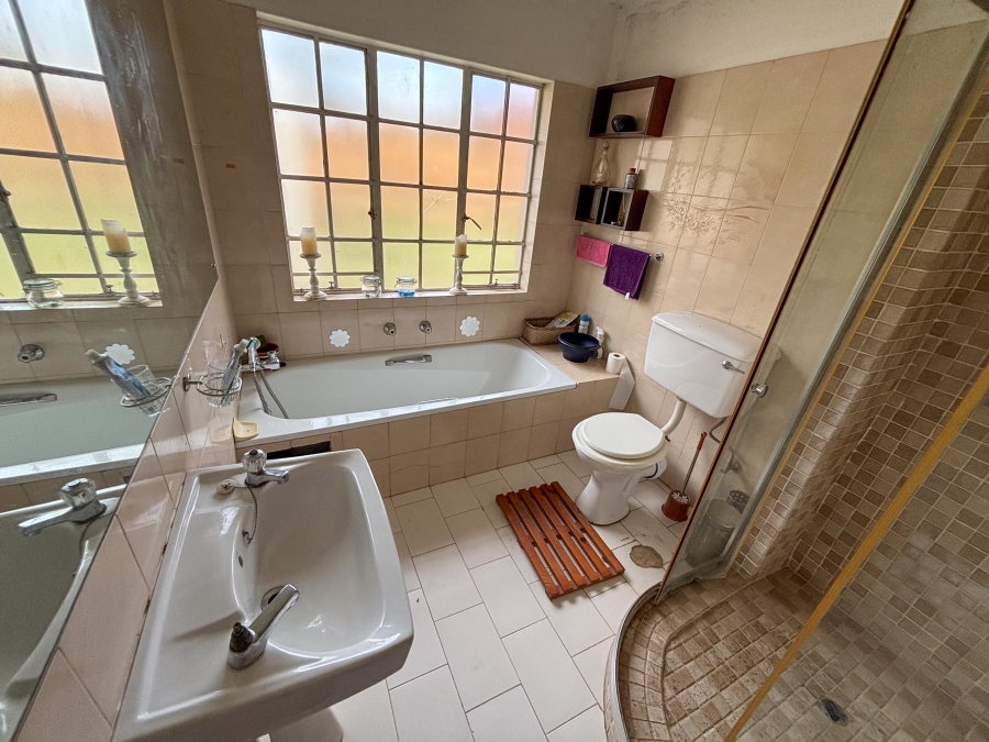 4 Bedroom Property for Sale in Glen Austin Gauteng