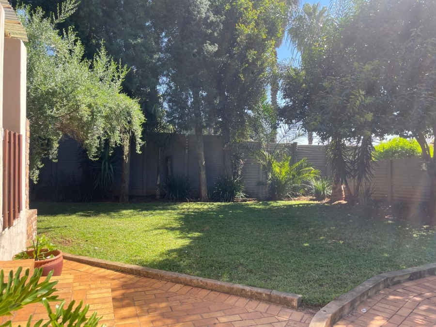To Let 3 Bedroom Property for Rent in Weltevreden Park Gauteng