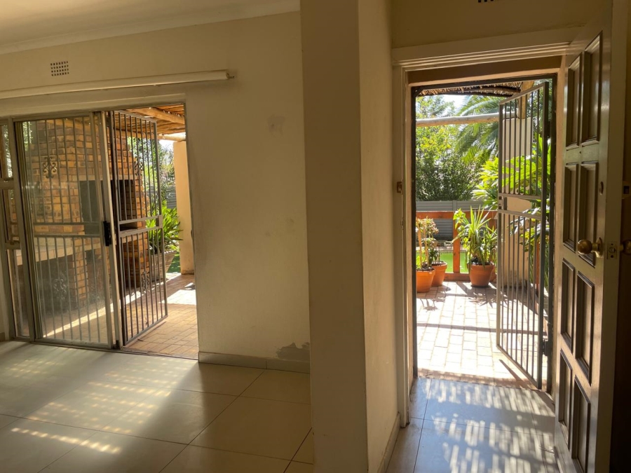 To Let 3 Bedroom Property for Rent in Weltevreden Park Gauteng