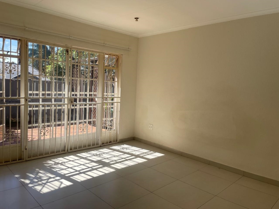 To Let 3 Bedroom Property for Rent in Weltevreden Park Gauteng