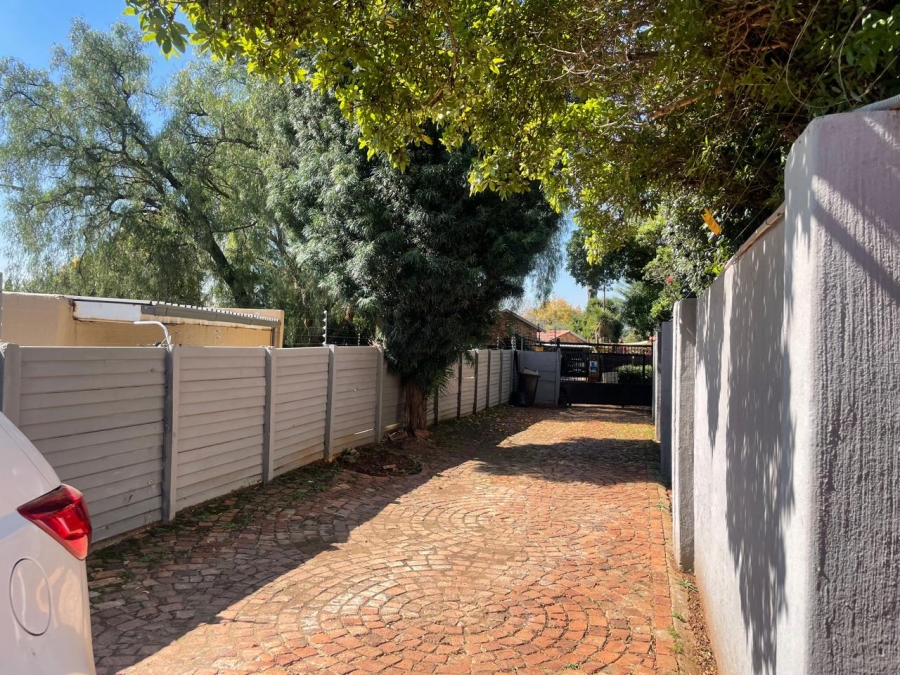 To Let 3 Bedroom Property for Rent in Weltevreden Park Gauteng