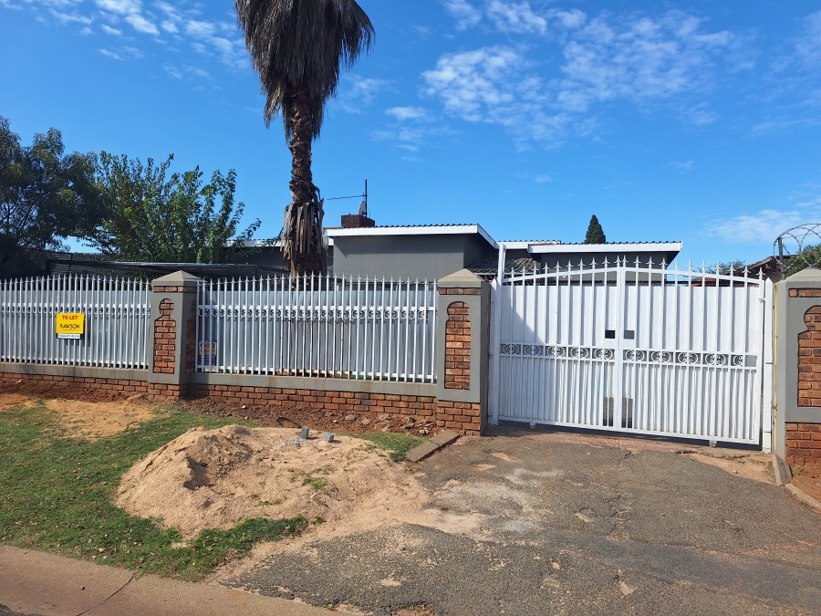 To Let 1 Bedroom Property for Rent in Roodekop Gauteng