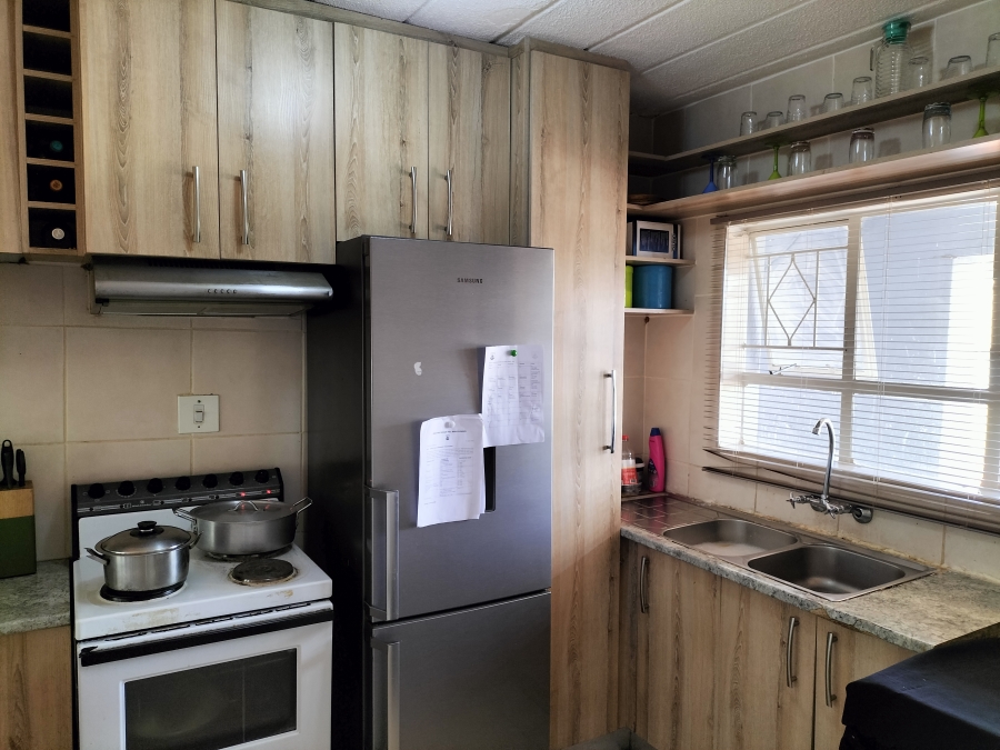 2 Bedroom Property for Sale in Florida Lake Gauteng