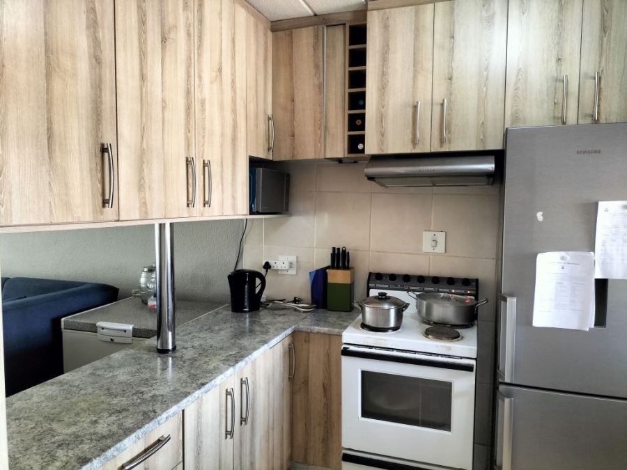 2 Bedroom Property for Sale in Florida Lake Gauteng