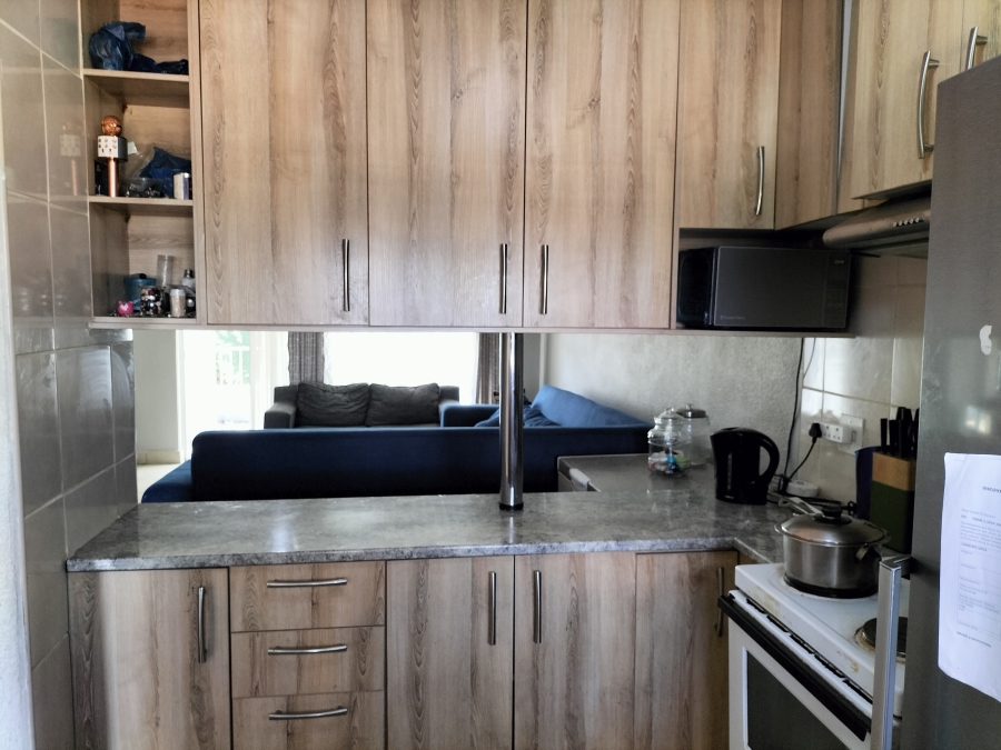 2 Bedroom Property for Sale in Florida Lake Gauteng