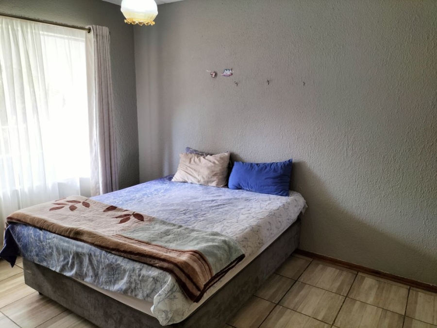 2 Bedroom Property for Sale in Florida Lake Gauteng