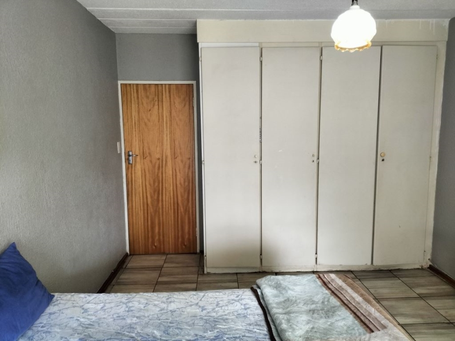 2 Bedroom Property for Sale in Florida Lake Gauteng