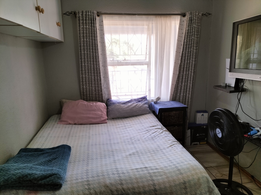 2 Bedroom Property for Sale in Florida Lake Gauteng