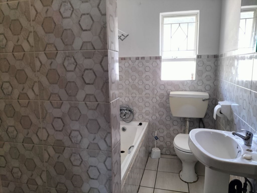 2 Bedroom Property for Sale in Florida Lake Gauteng