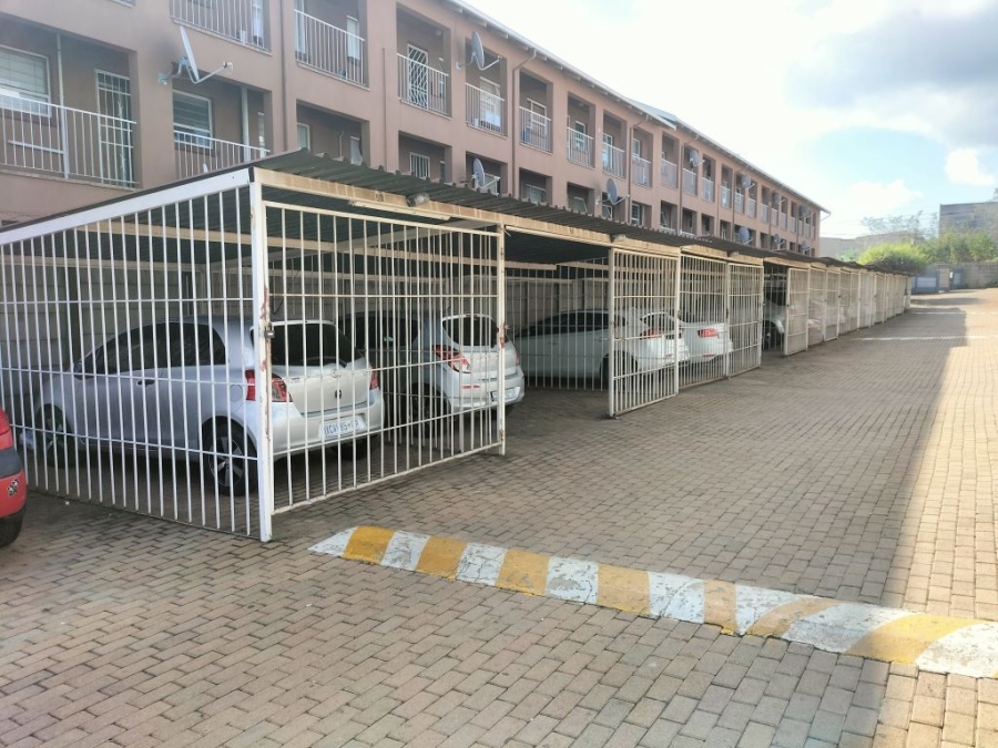 2 Bedroom Property for Sale in Florida Lake Gauteng