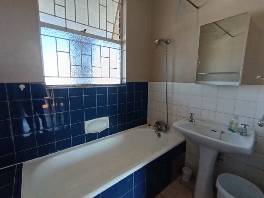 To Let 2 Bedroom Property for Rent in Rosettenville Gauteng