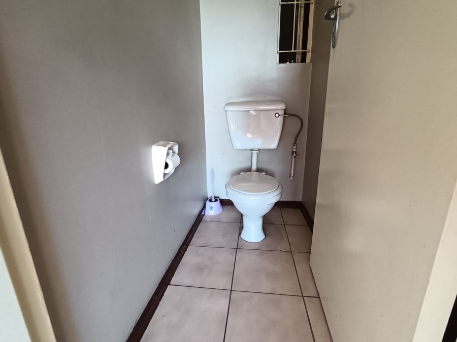 To Let 2 Bedroom Property for Rent in Rosettenville Gauteng