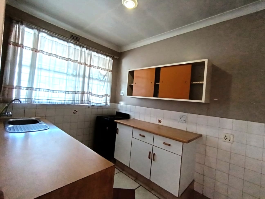 To Let 2 Bedroom Property for Rent in Rosettenville Gauteng