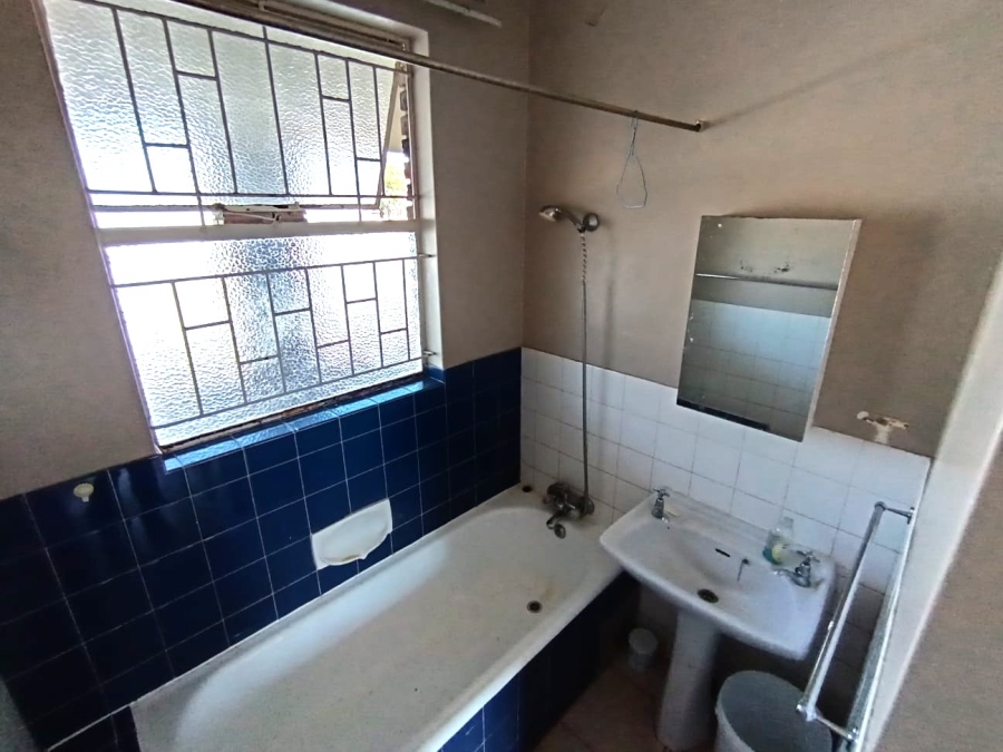 To Let 2 Bedroom Property for Rent in Rosettenville Gauteng