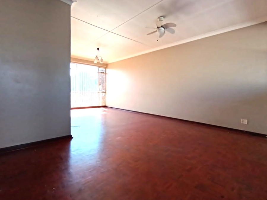 To Let 2 Bedroom Property for Rent in Rosettenville Gauteng
