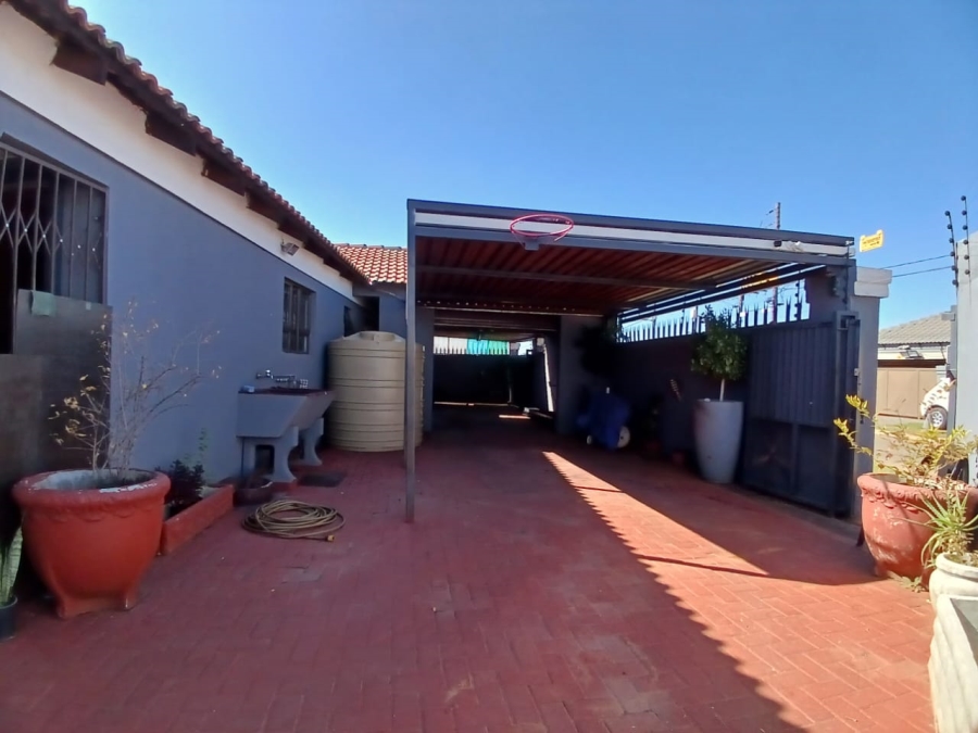 3 Bedroom Property for Sale in Protea Glen Gauteng