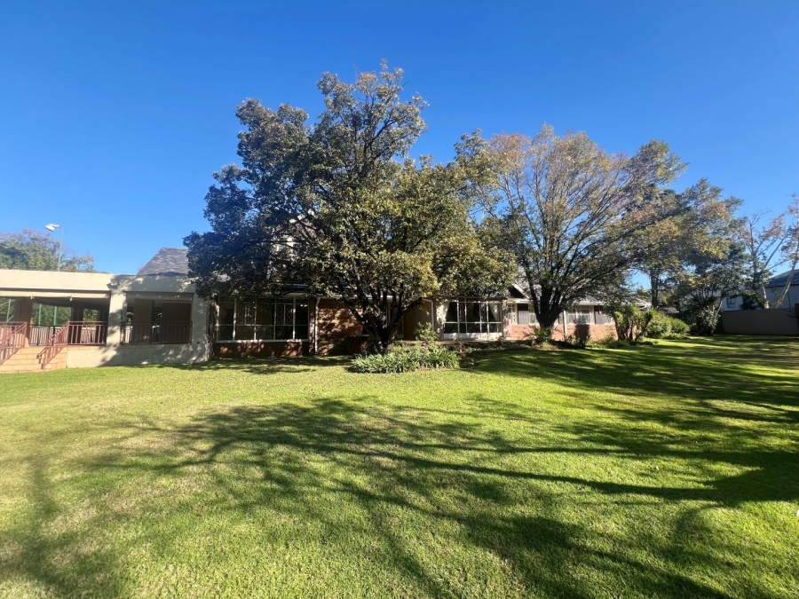 To Let 5 Bedroom Property for Rent in Oaklands Gauteng