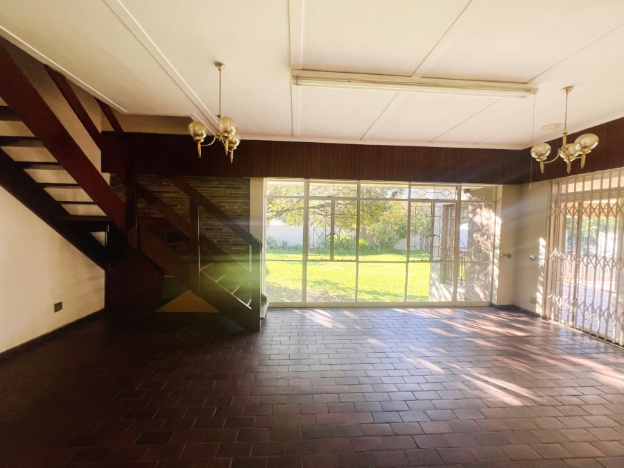 To Let 5 Bedroom Property for Rent in Oaklands Gauteng