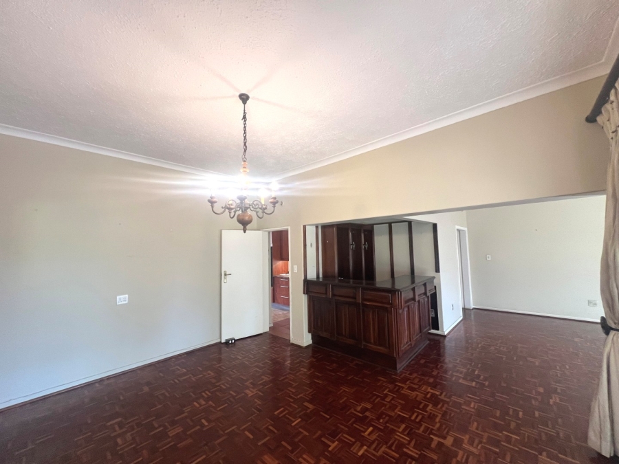 To Let 5 Bedroom Property for Rent in Oaklands Gauteng