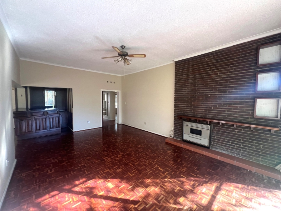 To Let 5 Bedroom Property for Rent in Oaklands Gauteng