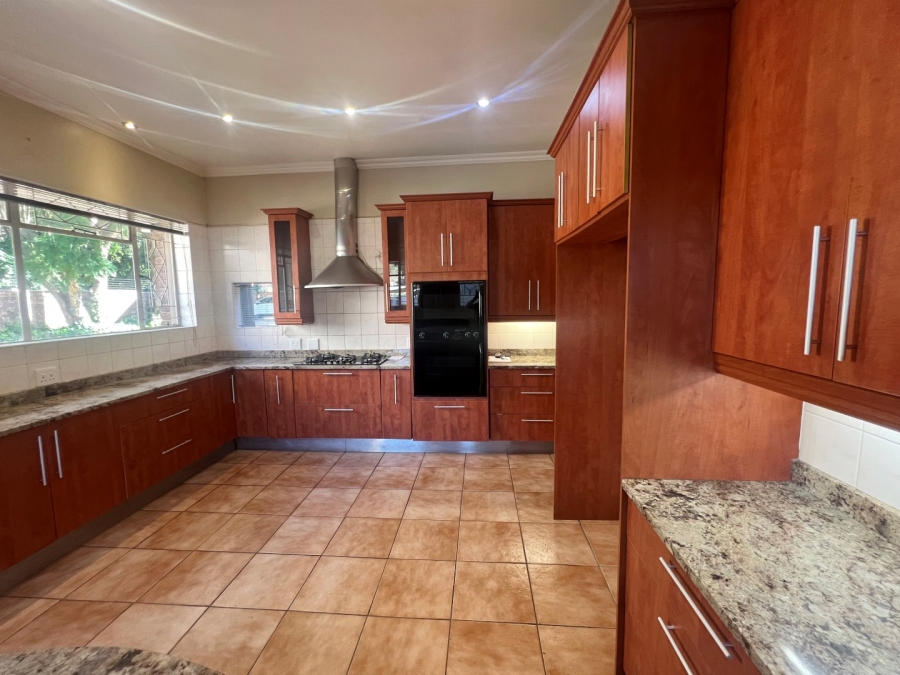 To Let 5 Bedroom Property for Rent in Oaklands Gauteng
