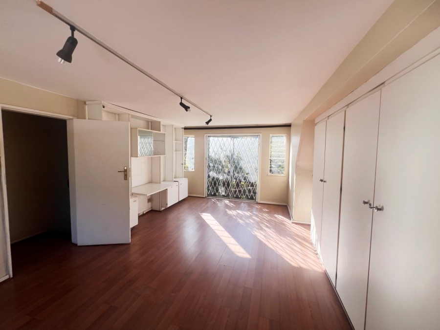 To Let 5 Bedroom Property for Rent in Oaklands Gauteng