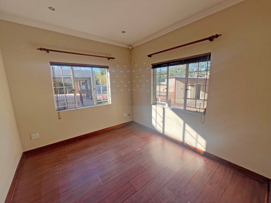 To Let 5 Bedroom Property for Rent in Oaklands Gauteng